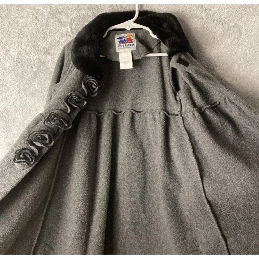 Pete's Partner Fleece Coat Kids 5/5 Gray Faux Fur Collar Rosette Trim Dress Coat